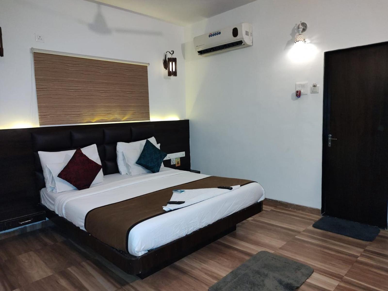Hotel Saikripa Imperial Daman Exterior foto